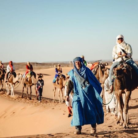 Готель Unique Sahara Camp Мерзуга Екстер'єр фото
