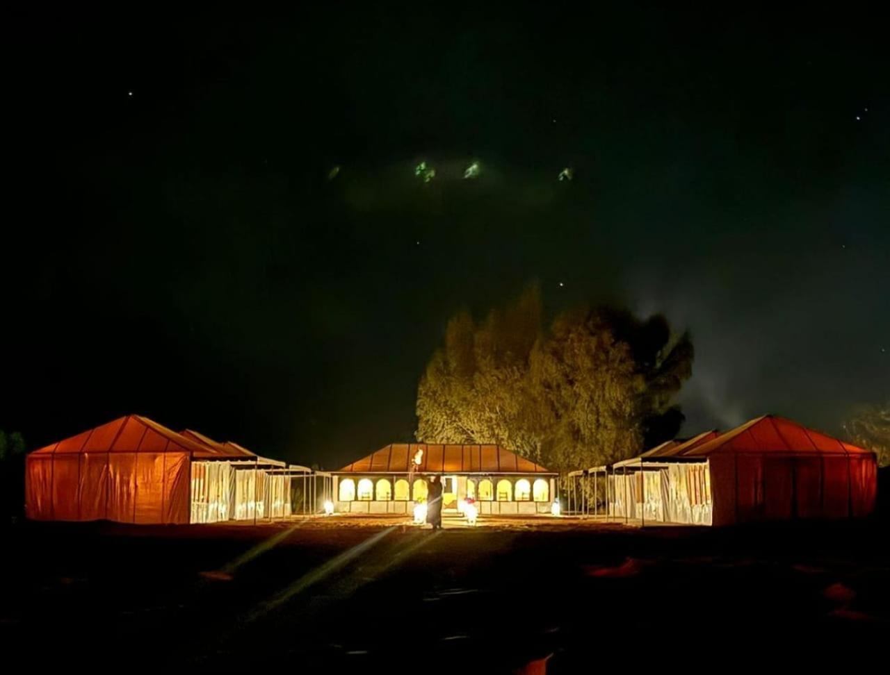 Готель Unique Sahara Camp Мерзуга Екстер'єр фото