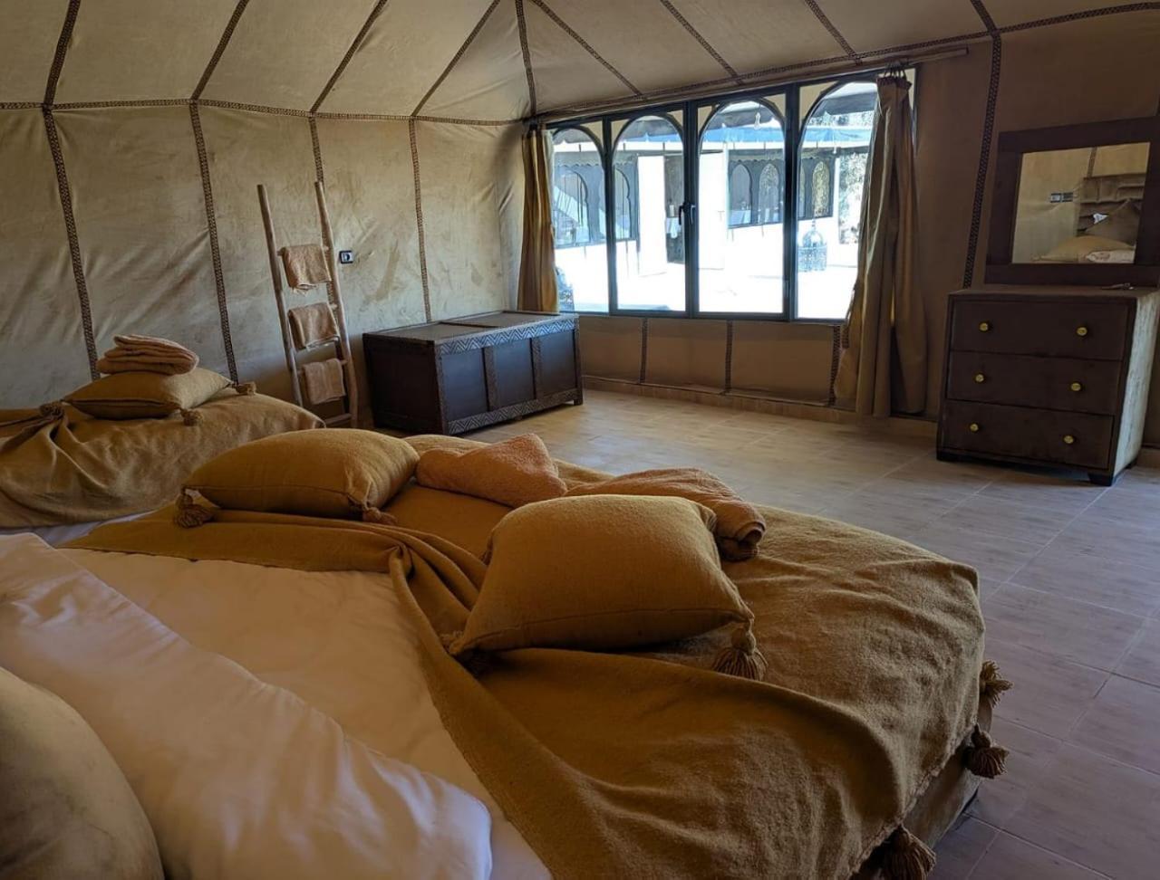 Готель Unique Sahara Camp Мерзуга Екстер'єр фото