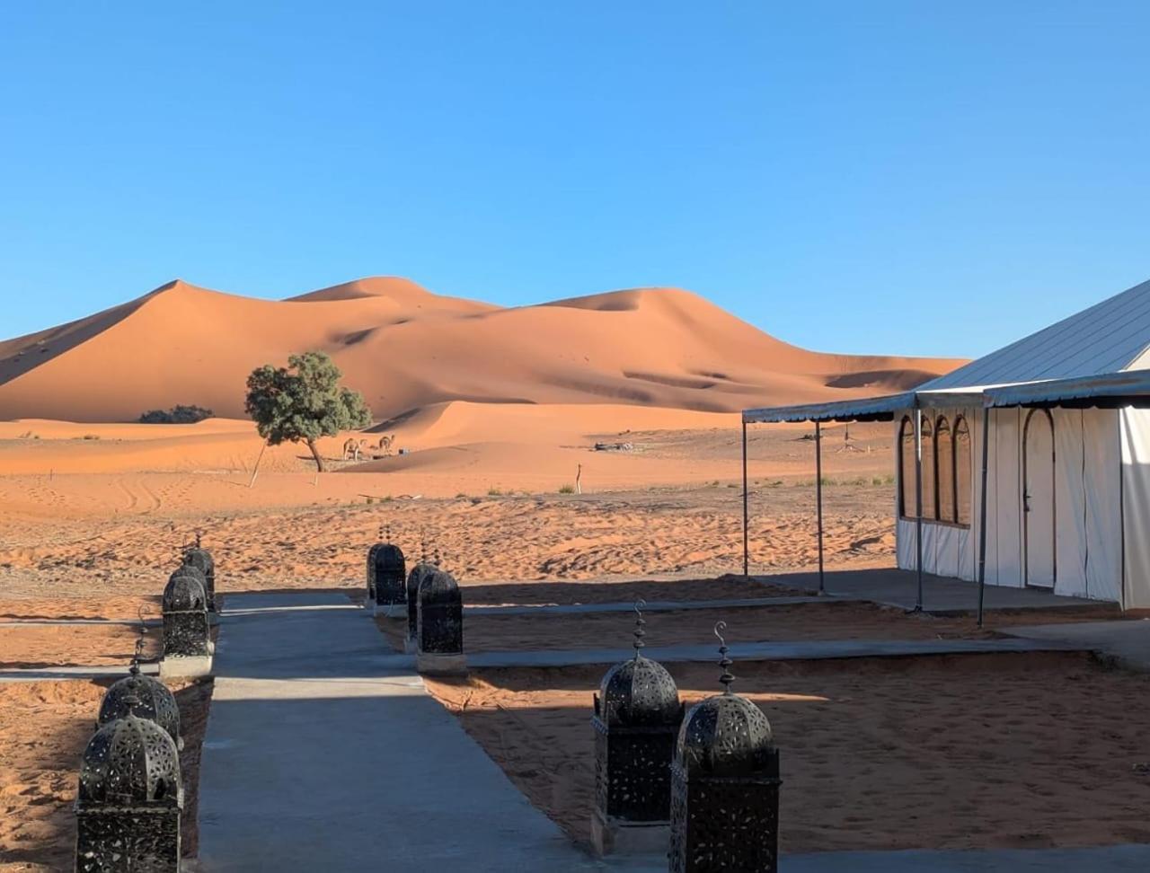 Готель Unique Sahara Camp Мерзуга Екстер'єр фото