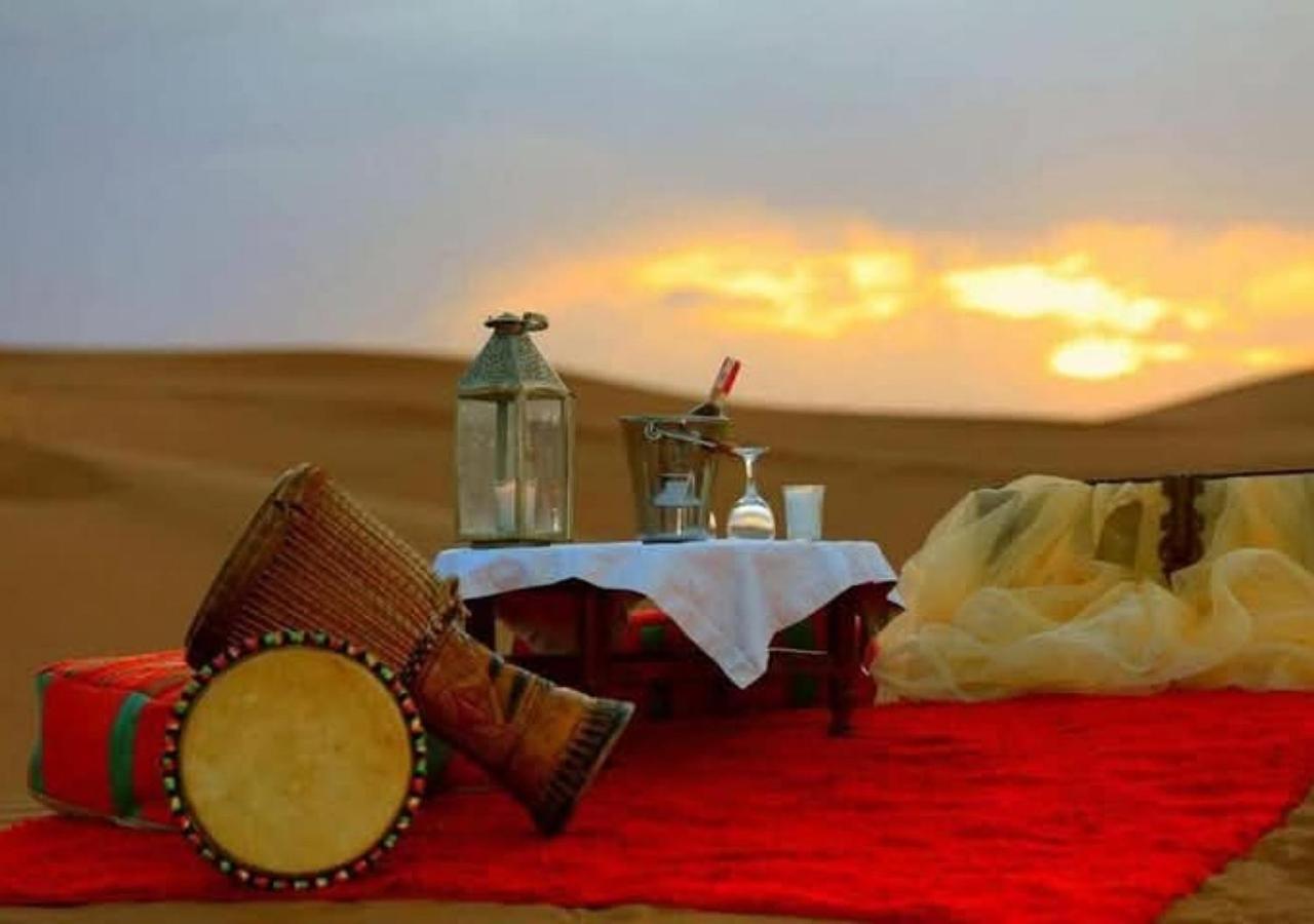 Готель Unique Sahara Camp Мерзуга Екстер'єр фото